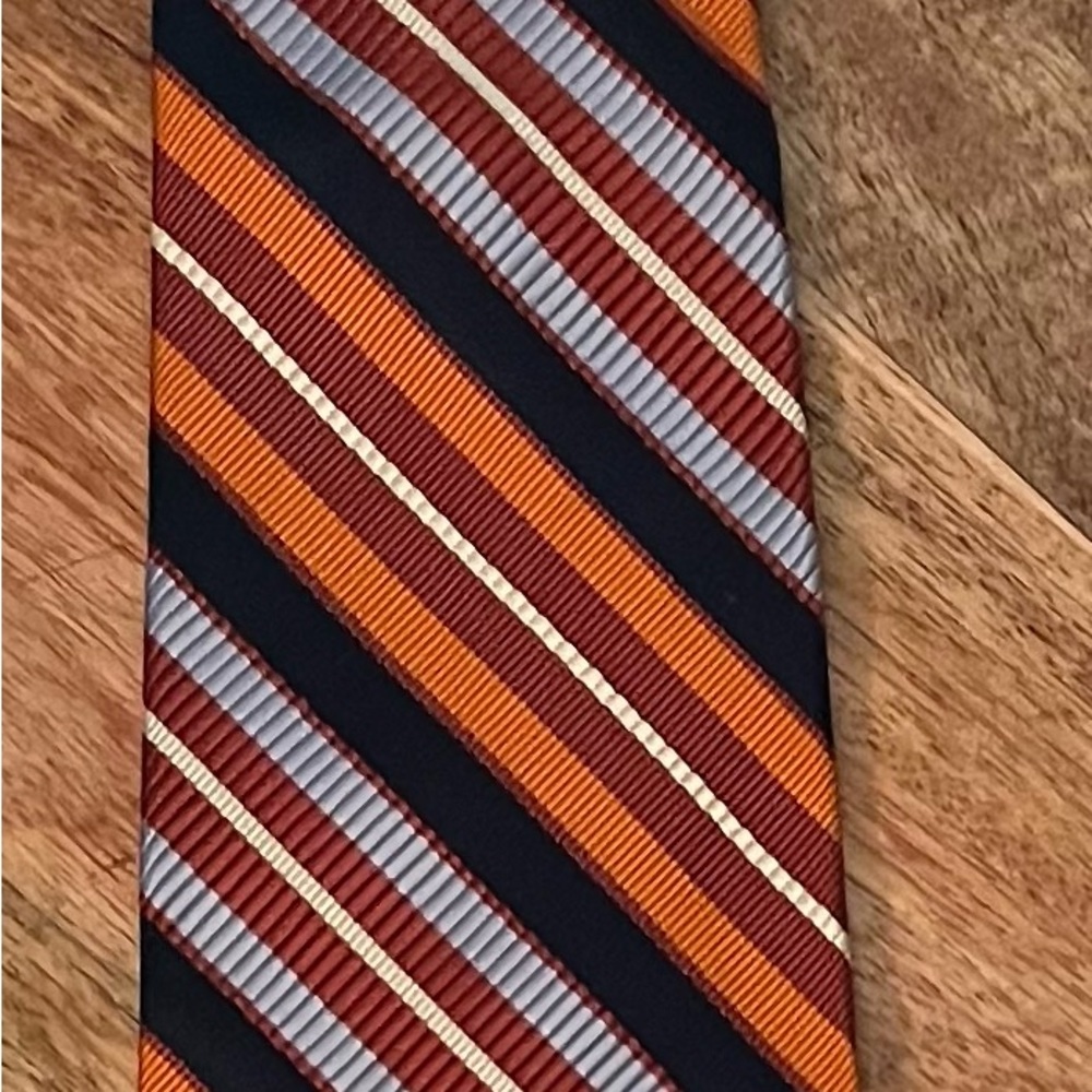 JOS A. BANK MEN’S ORANGE, WHITE, NAVY, & LIGHT BLUE 100% SILK NECKTIE/PRE-OWNED